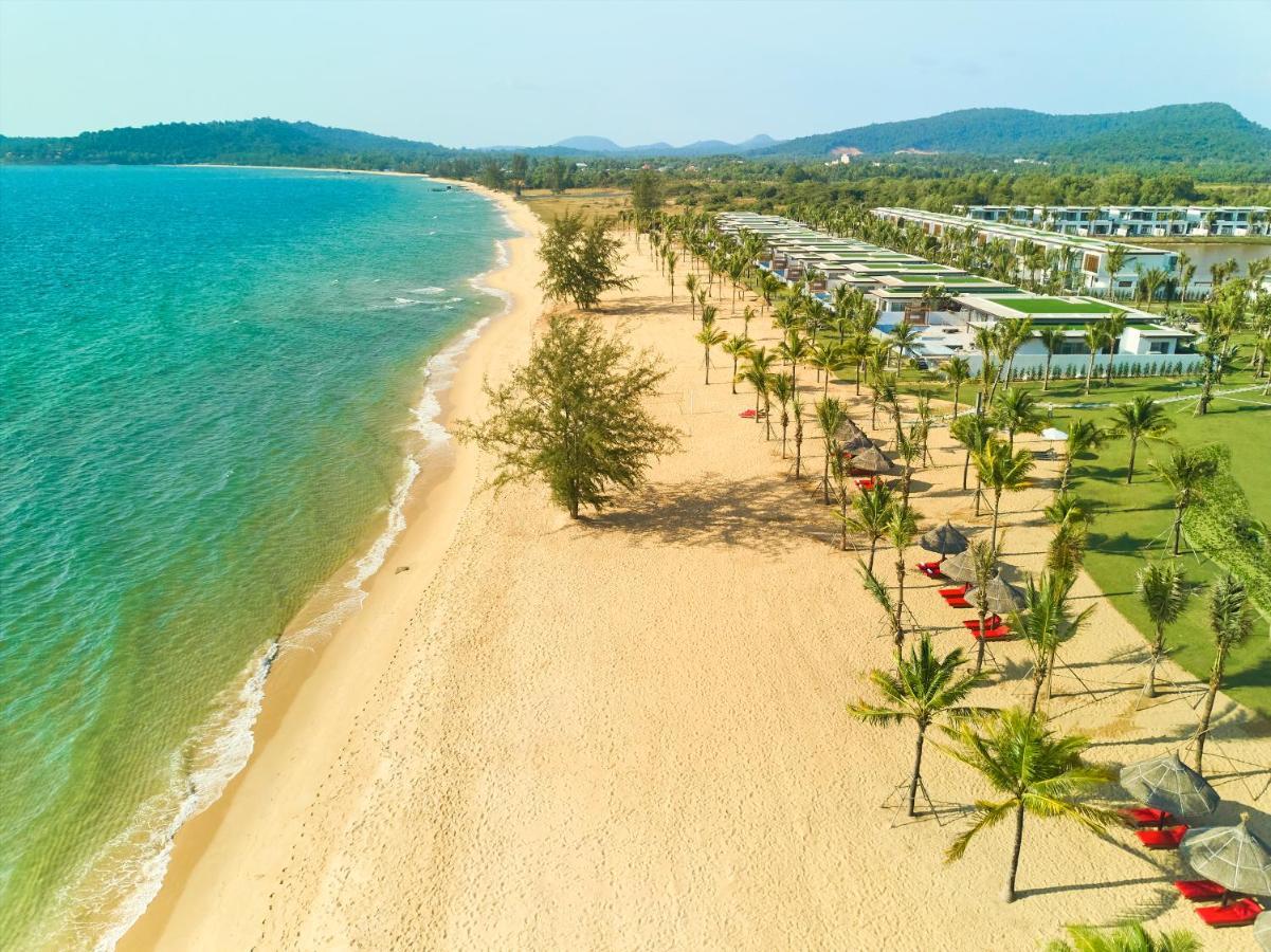 Moevenpick Villas & Residences Phu Quoc Exterior foto Aerial view of the beach at Hard Rock Hotel